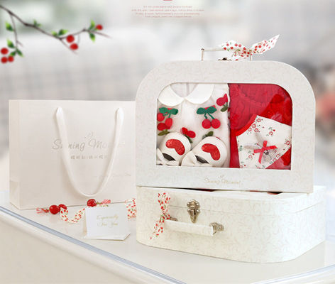 Custom Exquisite CMYK Born Baby Clothing Sock Sets in Metal Handle Gift Box Suitcase